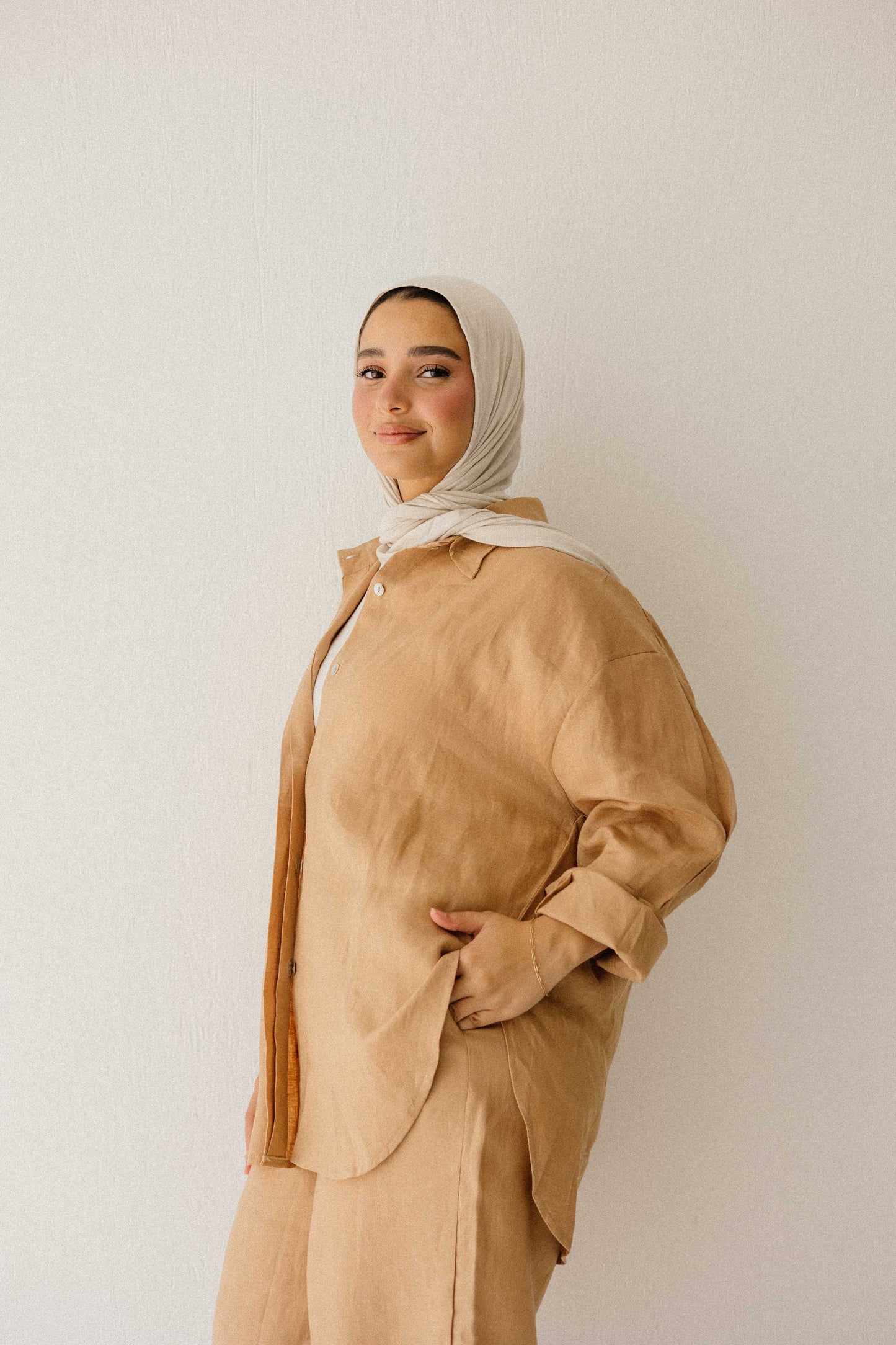 Daily Linen Shirt In Light Camel