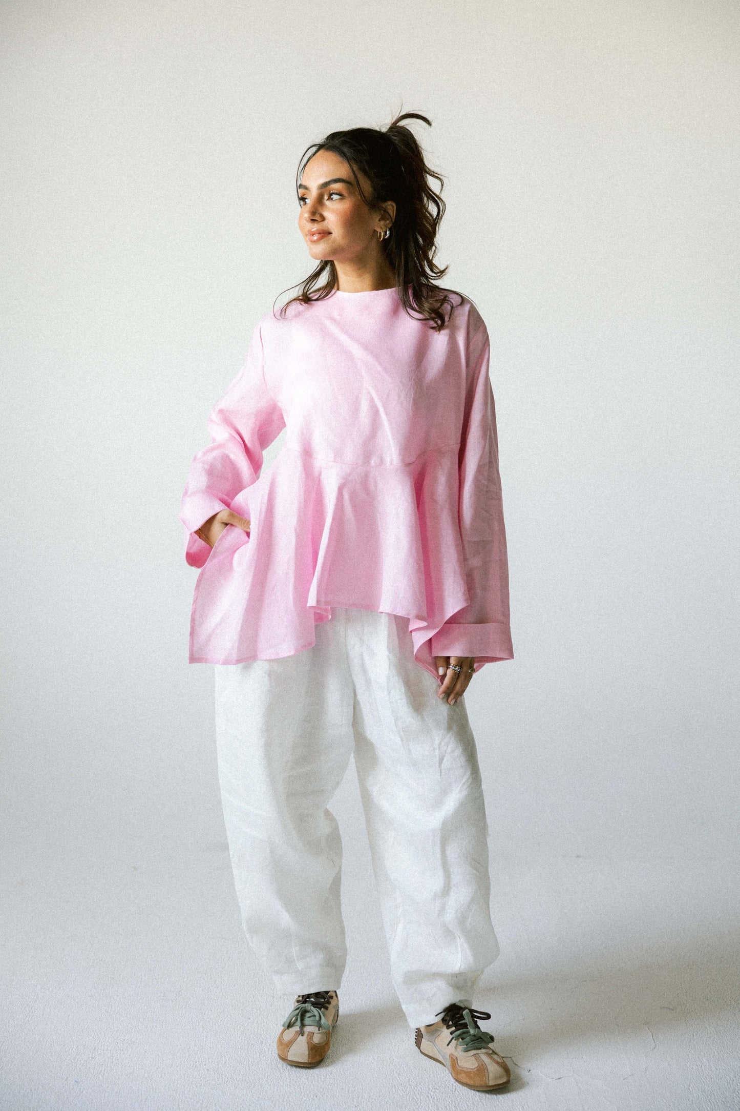 Ruffeled linen top in pink