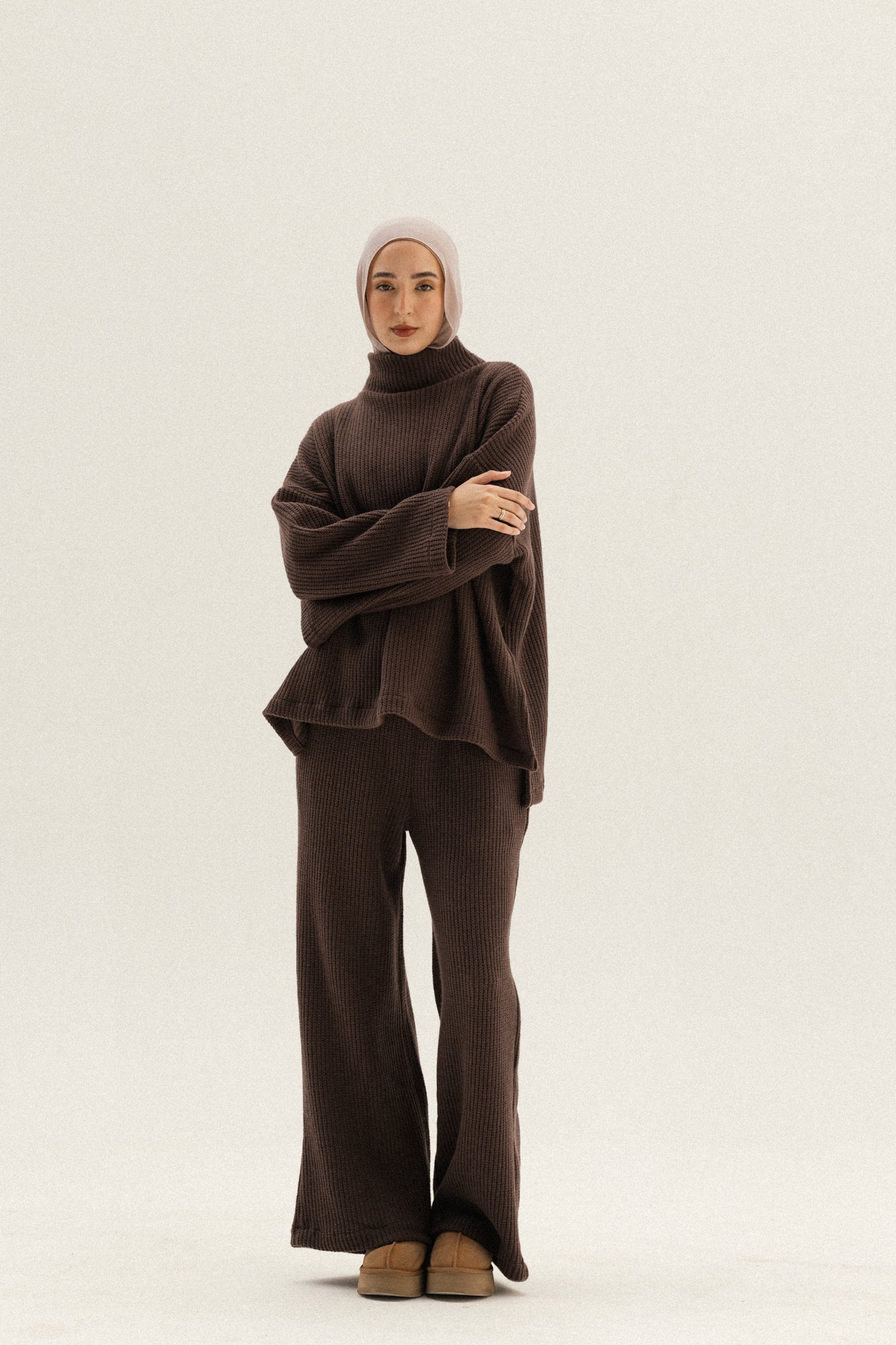 Knitted Love Set In Brown