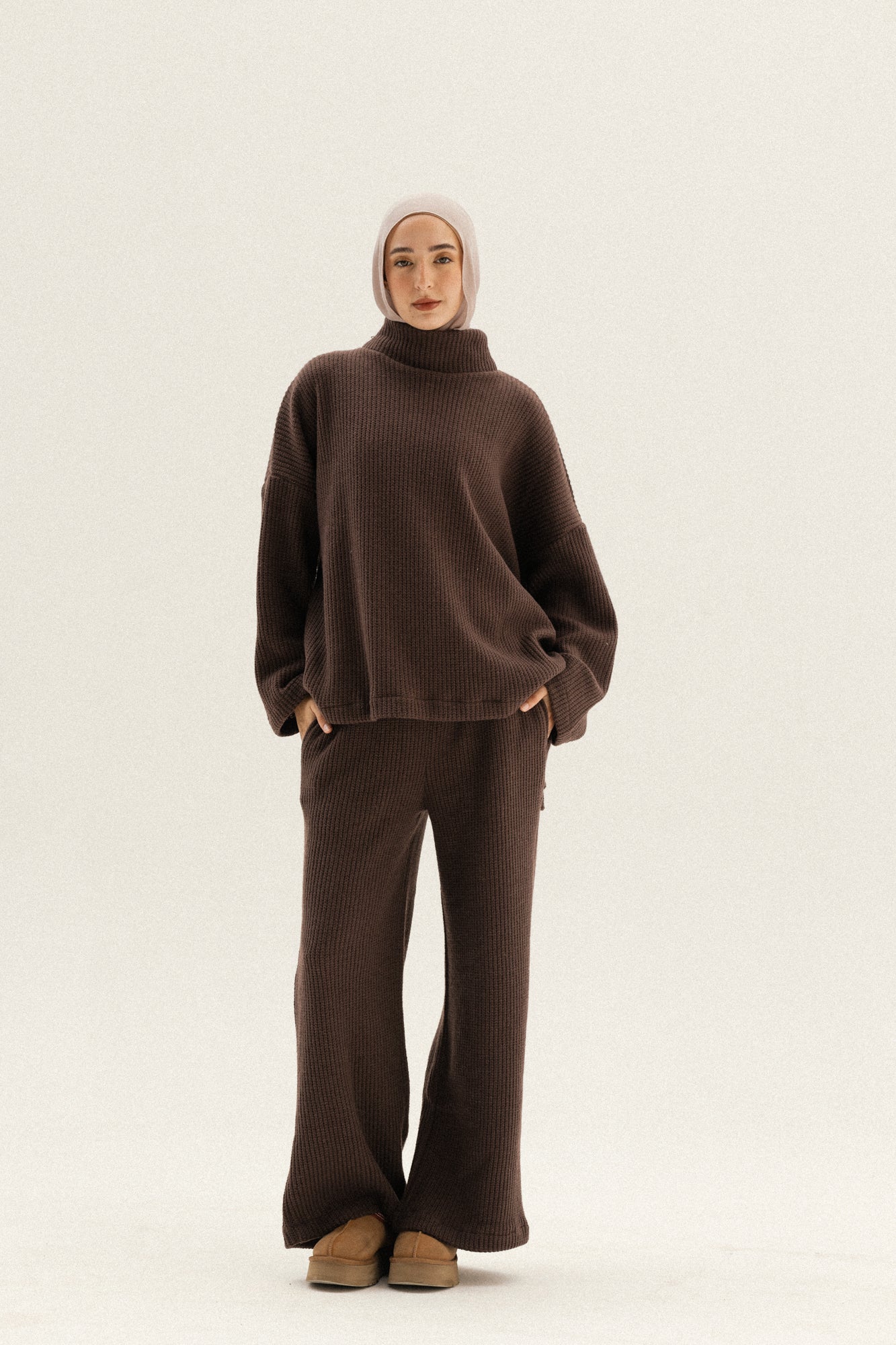 Knitted Love Set In Brown