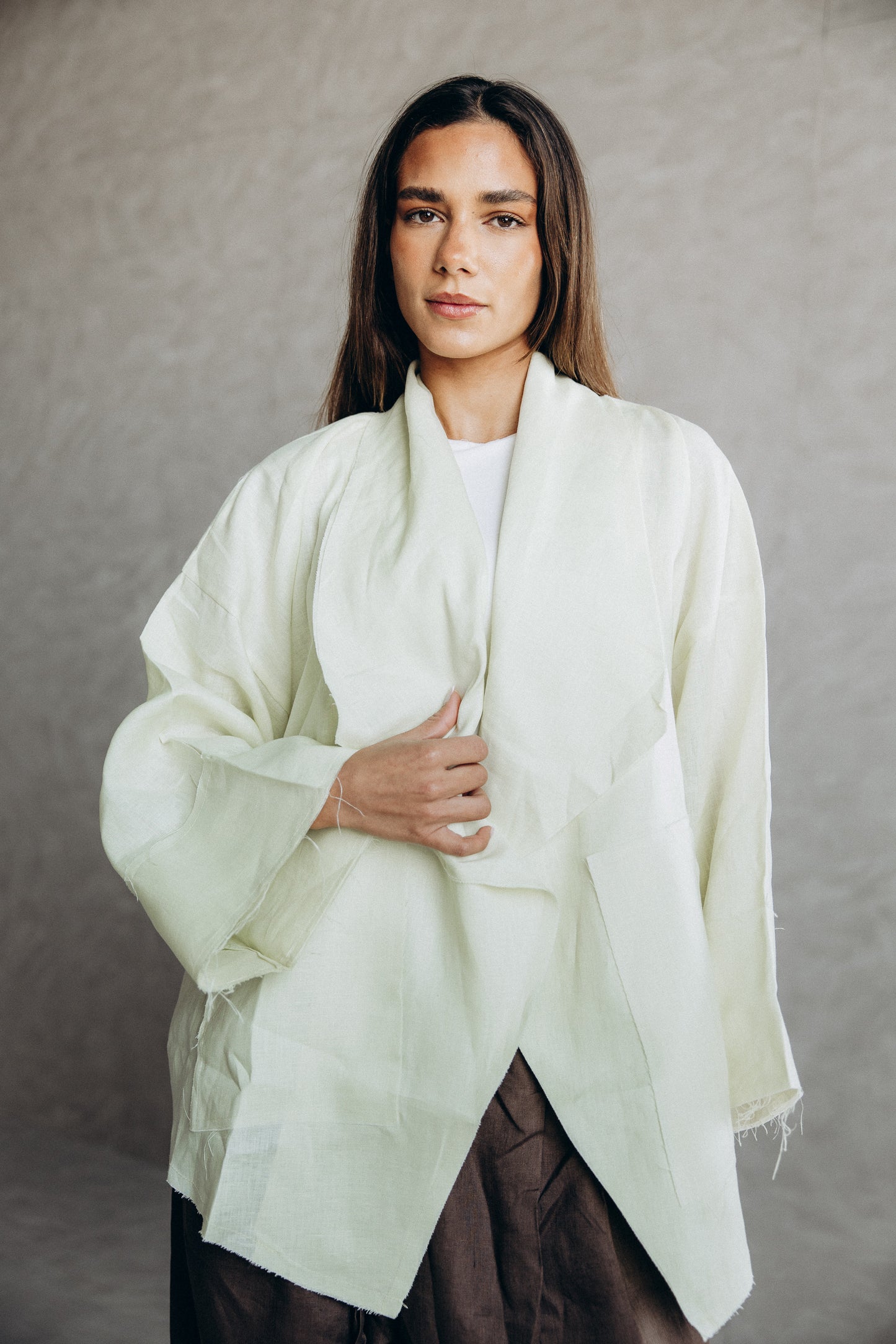 Collar kimono in butter yellow