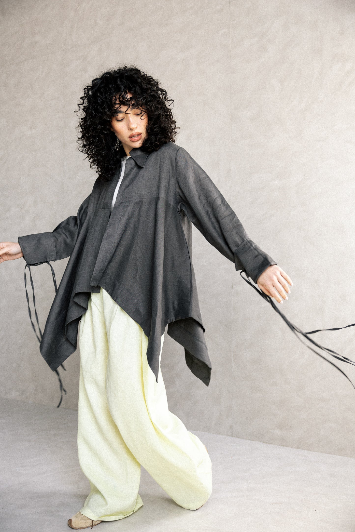 Double fringes kimono in dark grey