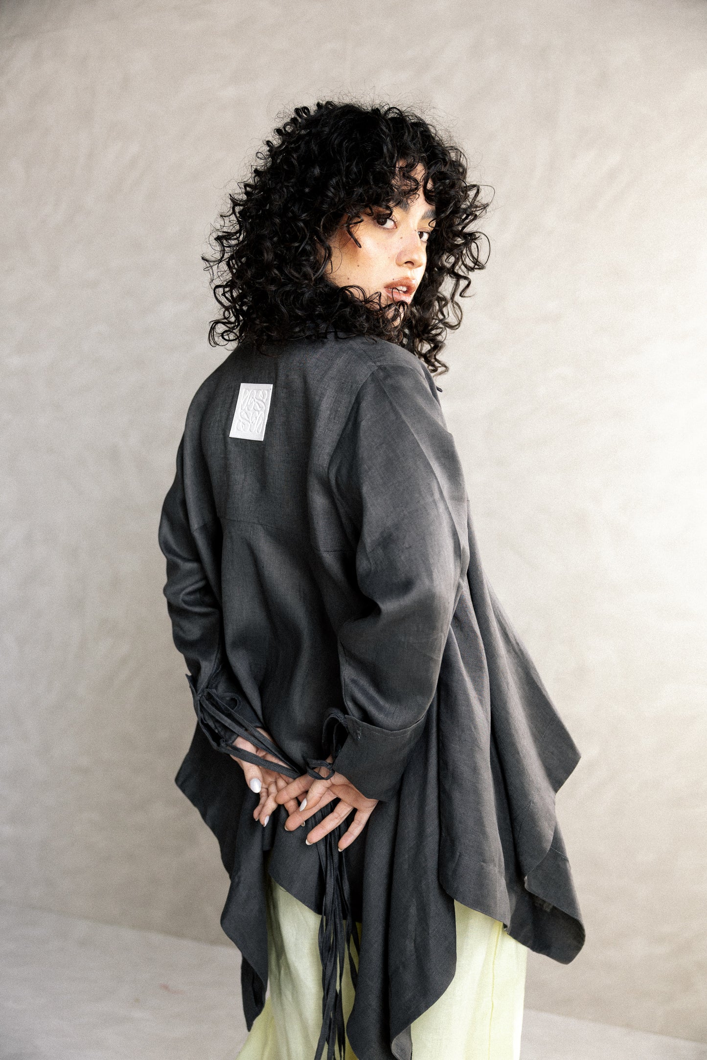 Double fringes kimono in dark grey