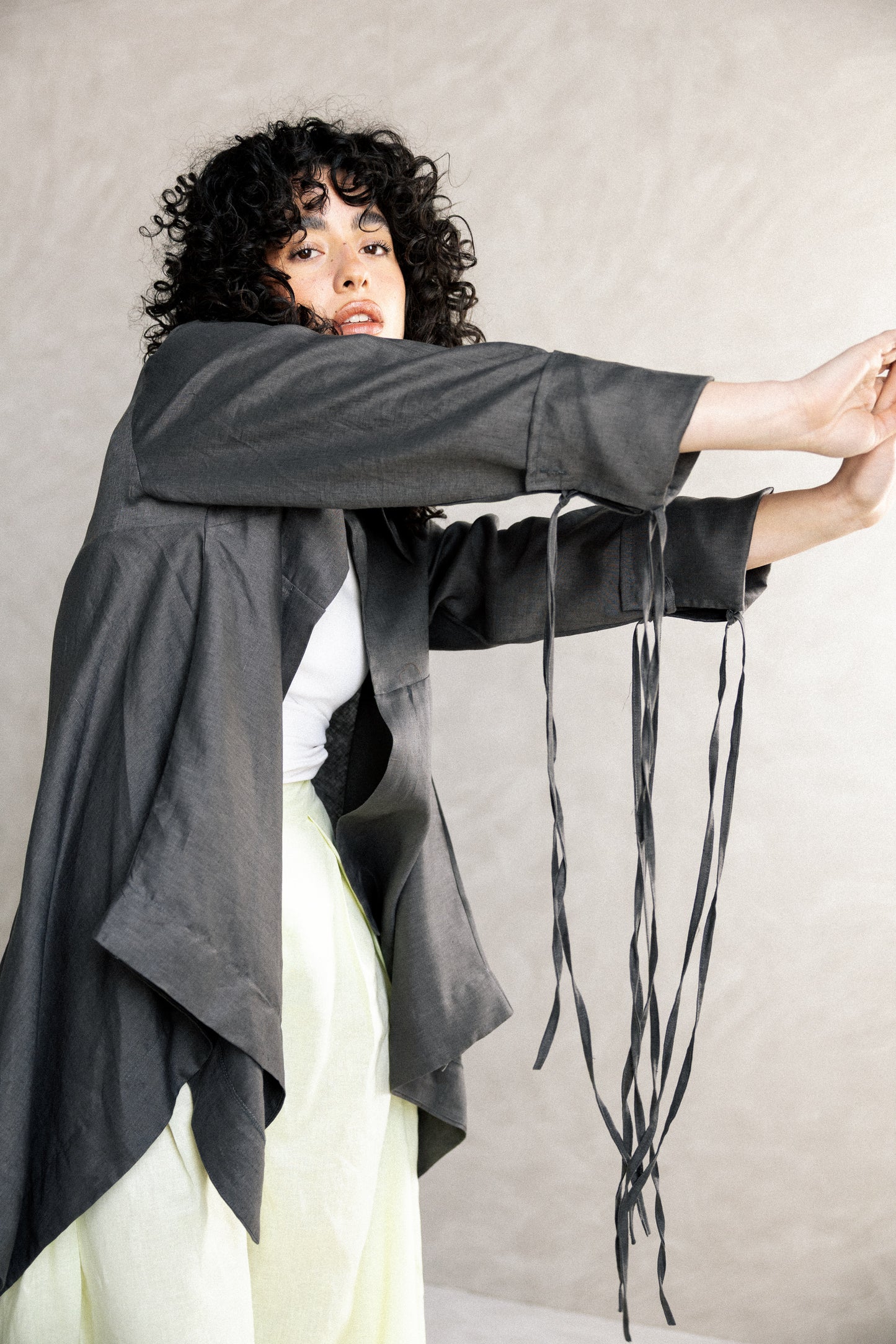 Double fringes kimono in dark grey