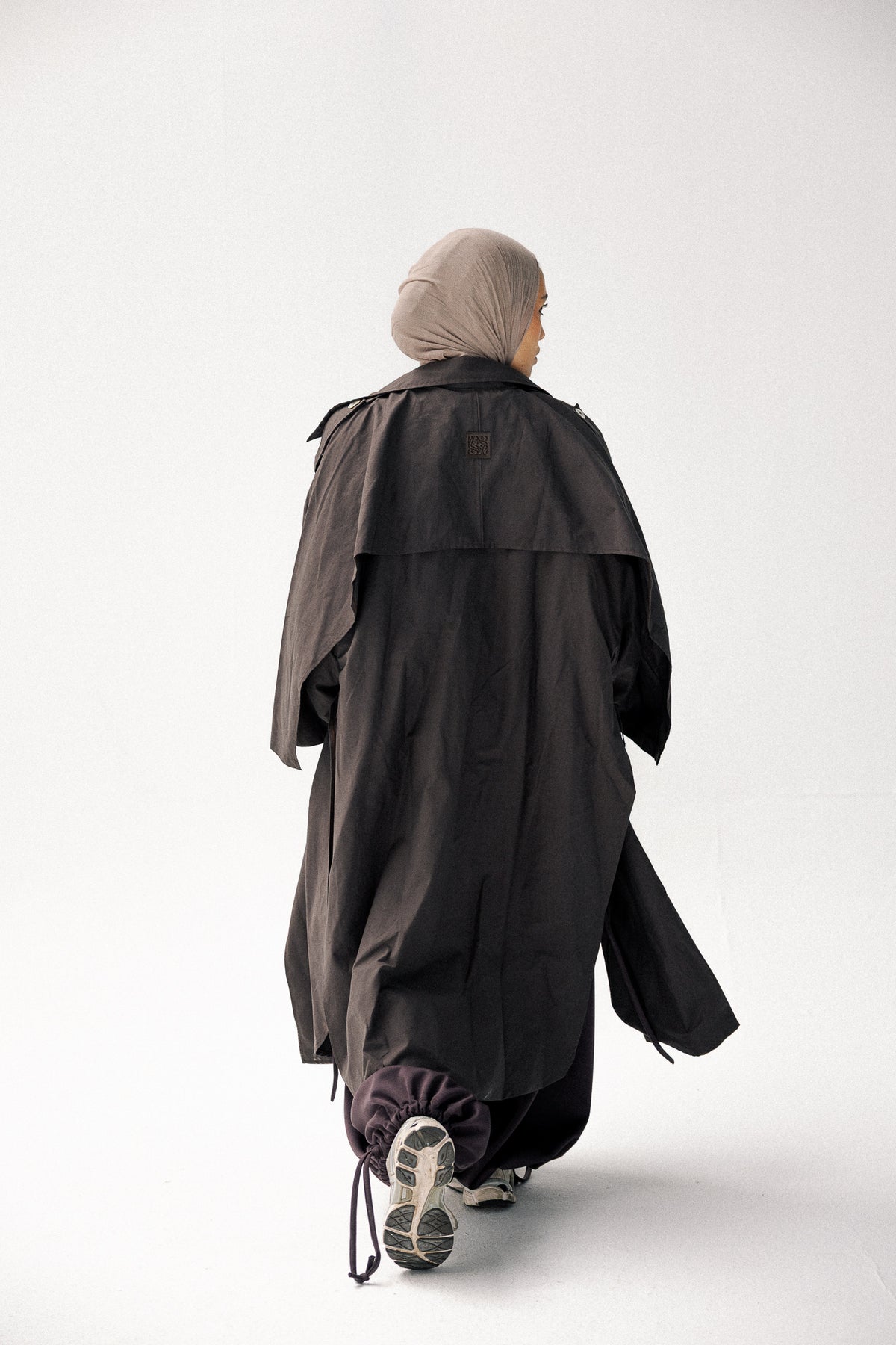 Rounded trench coat in grey