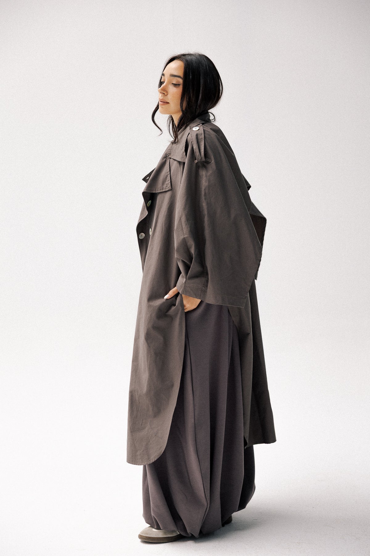 Rounded trench coat in griesh