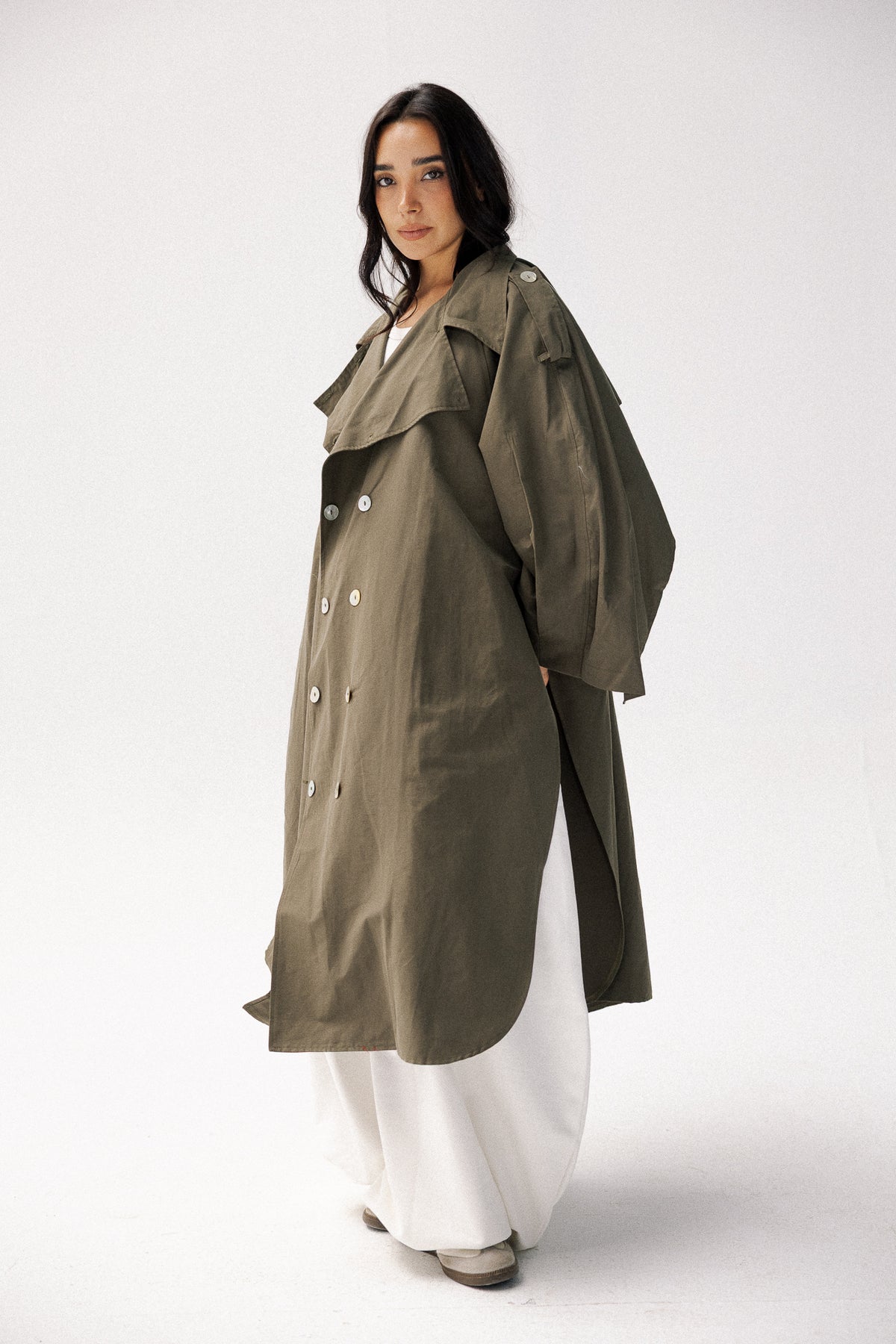 Rounded trench coat in olive