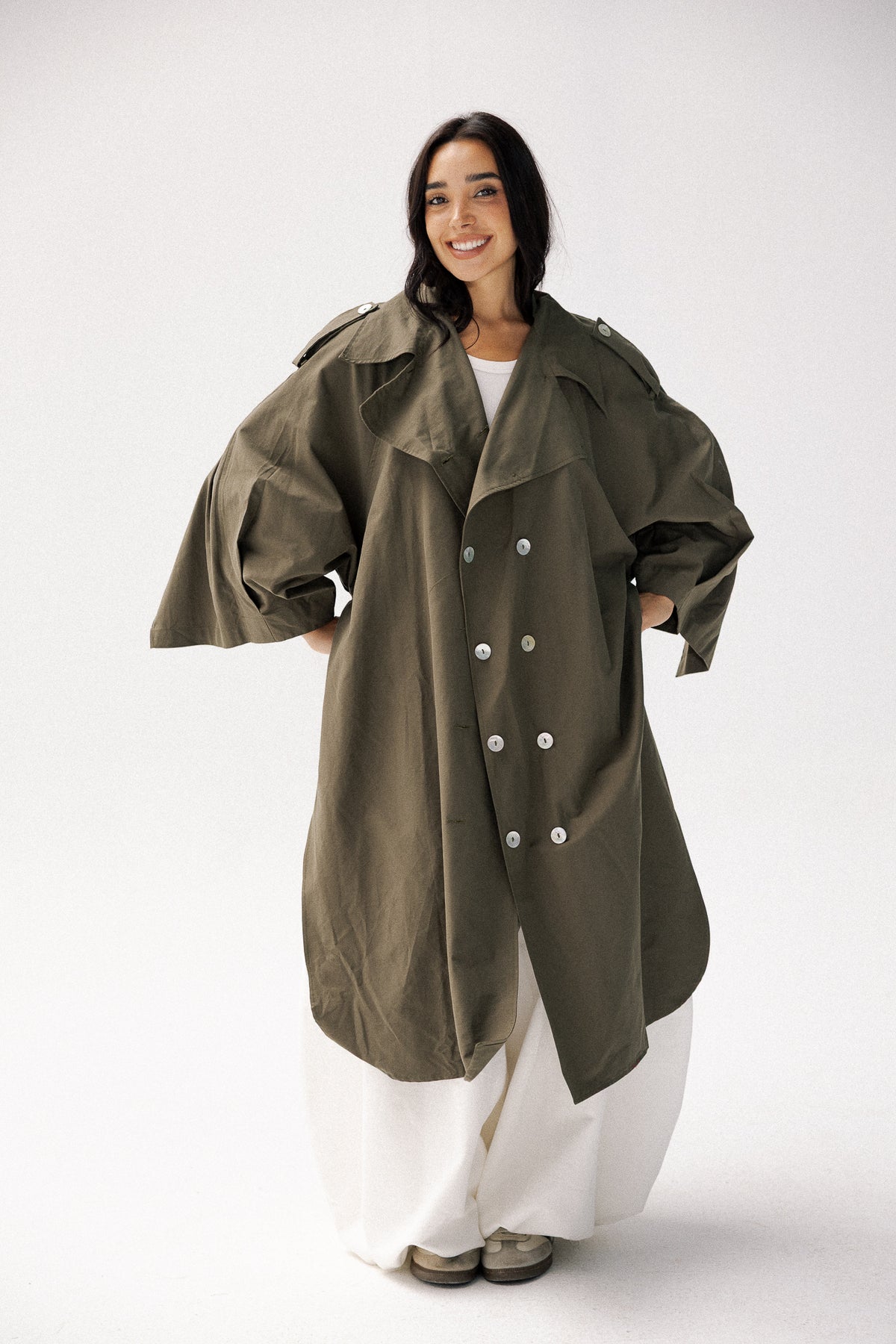 Rounded trench coat in olive