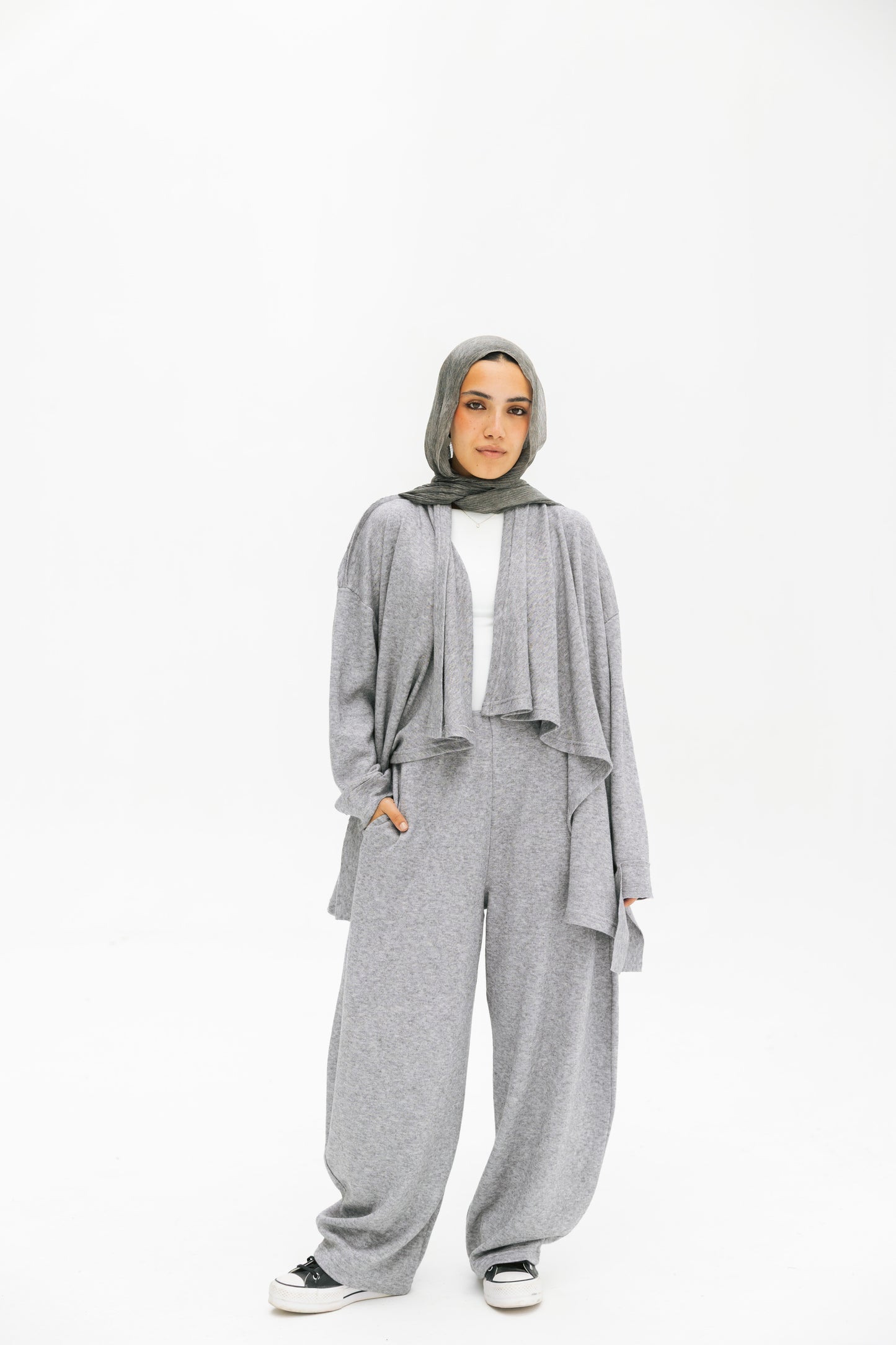 Ruffled wool set in grey