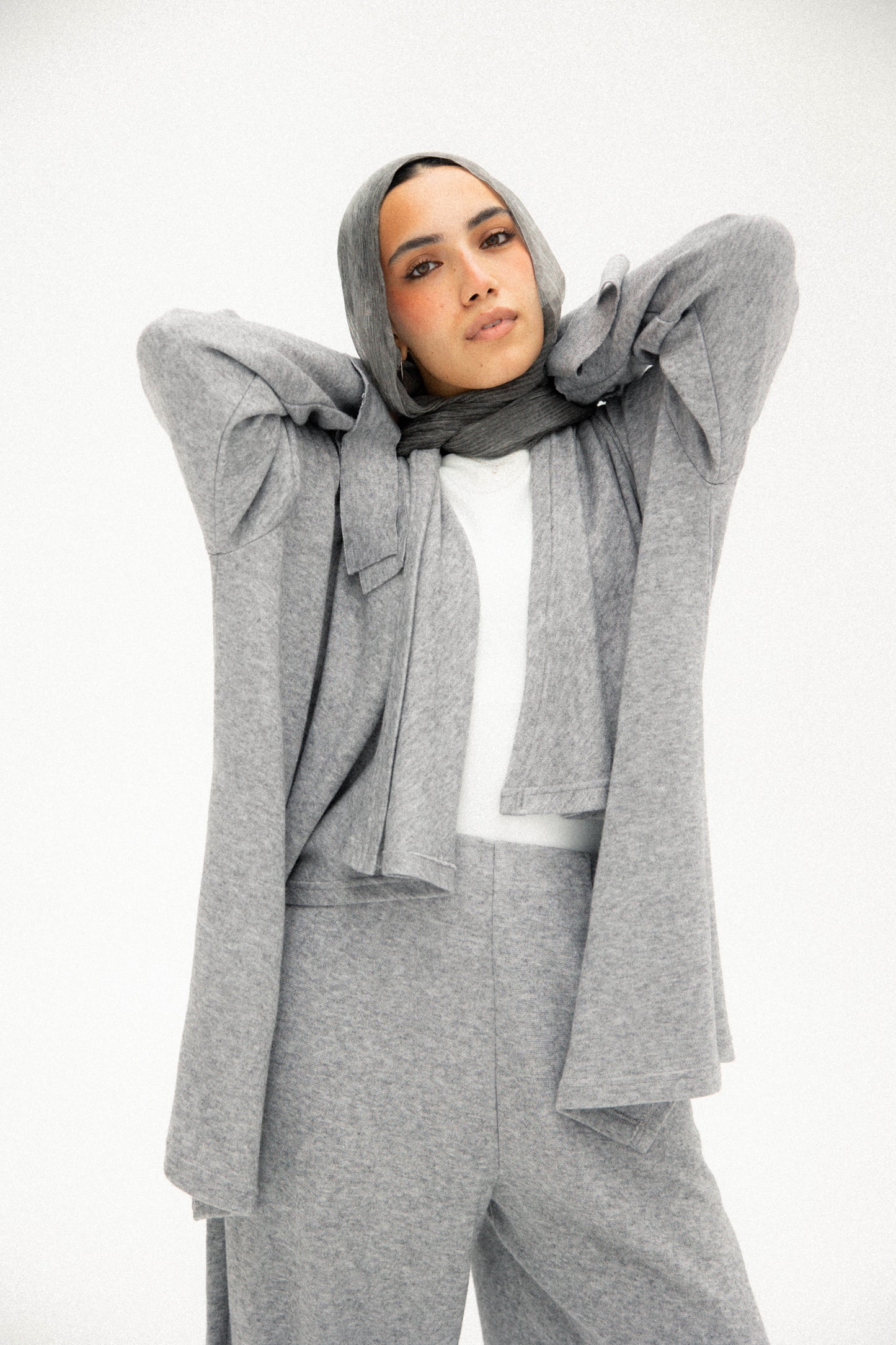 Ruffled wool set in grey