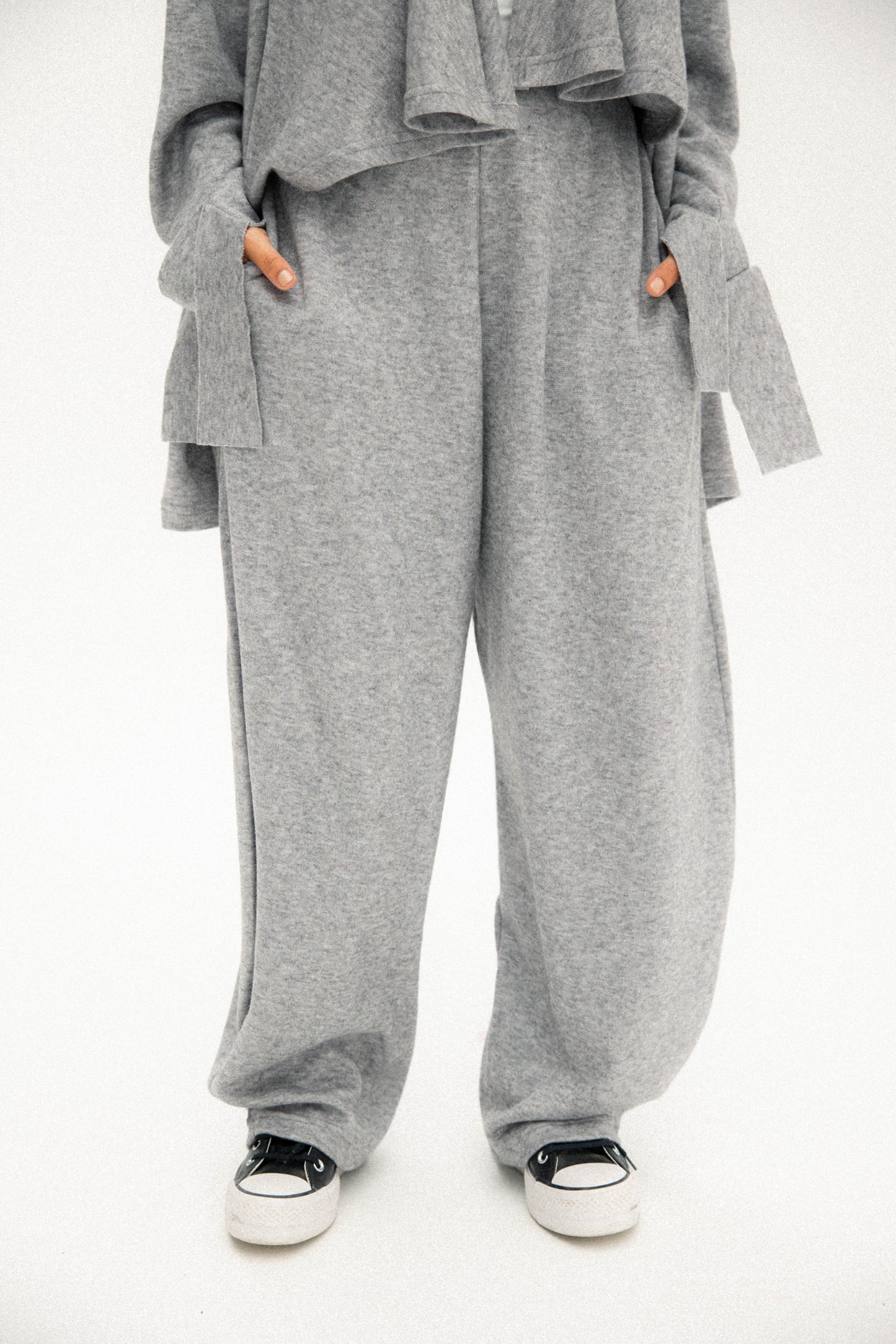 Ruffled wool set in grey