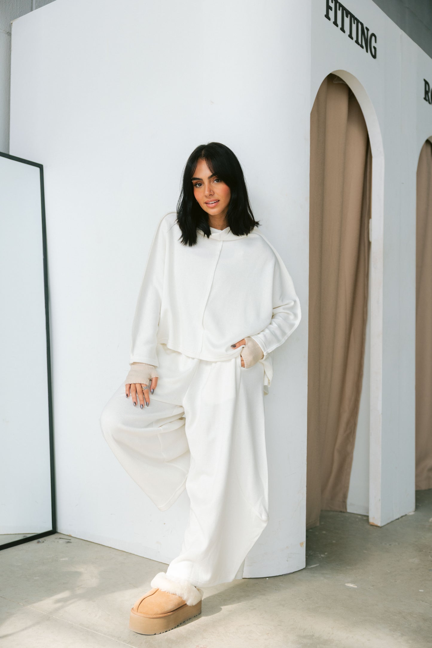 Signature wool set in off-white