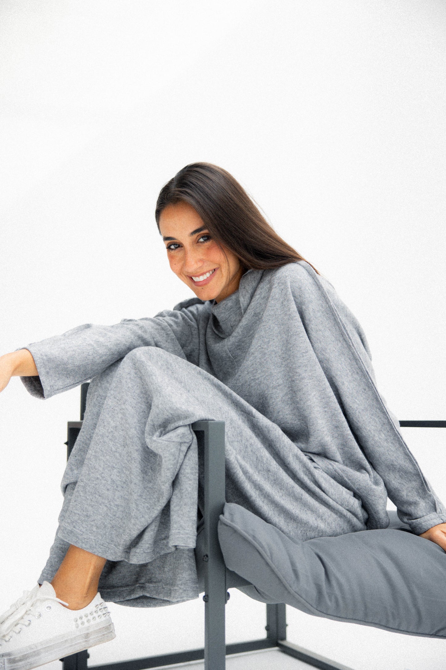 Signature wool set in shimmer grey