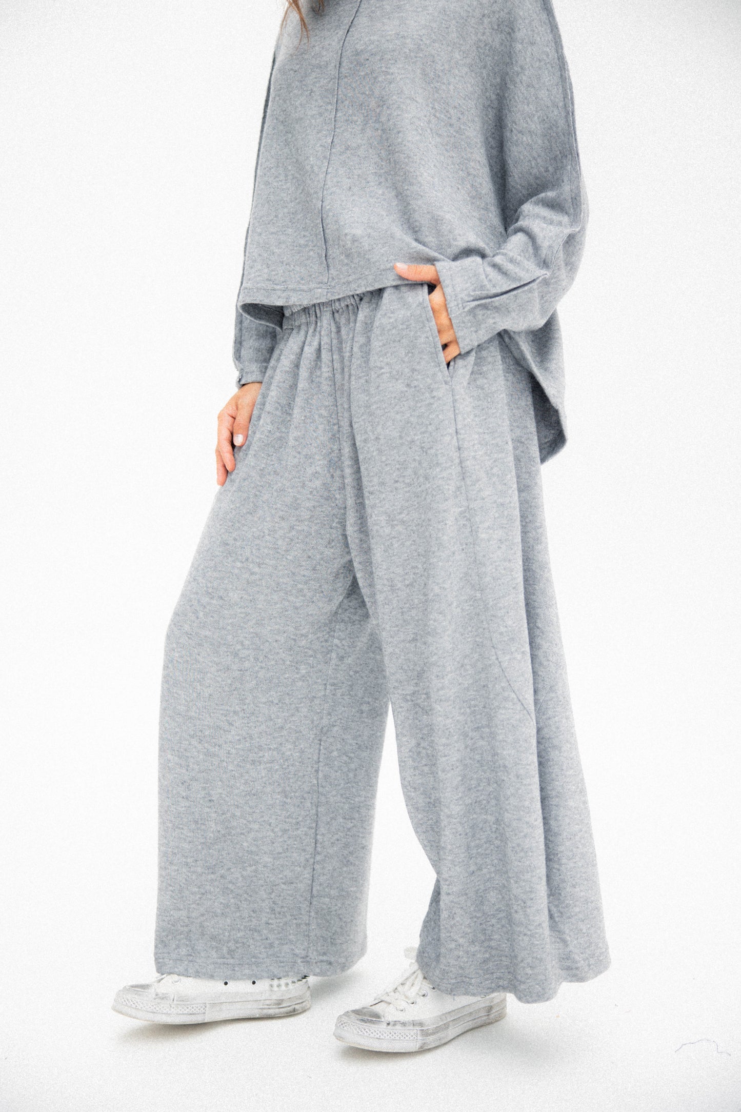 Signature wool set in shimmer grey