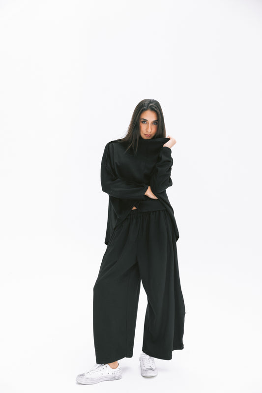 Signature wool set in black