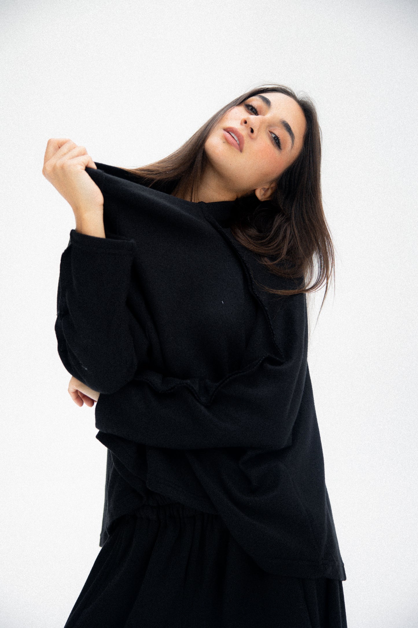 Signature wool set in black