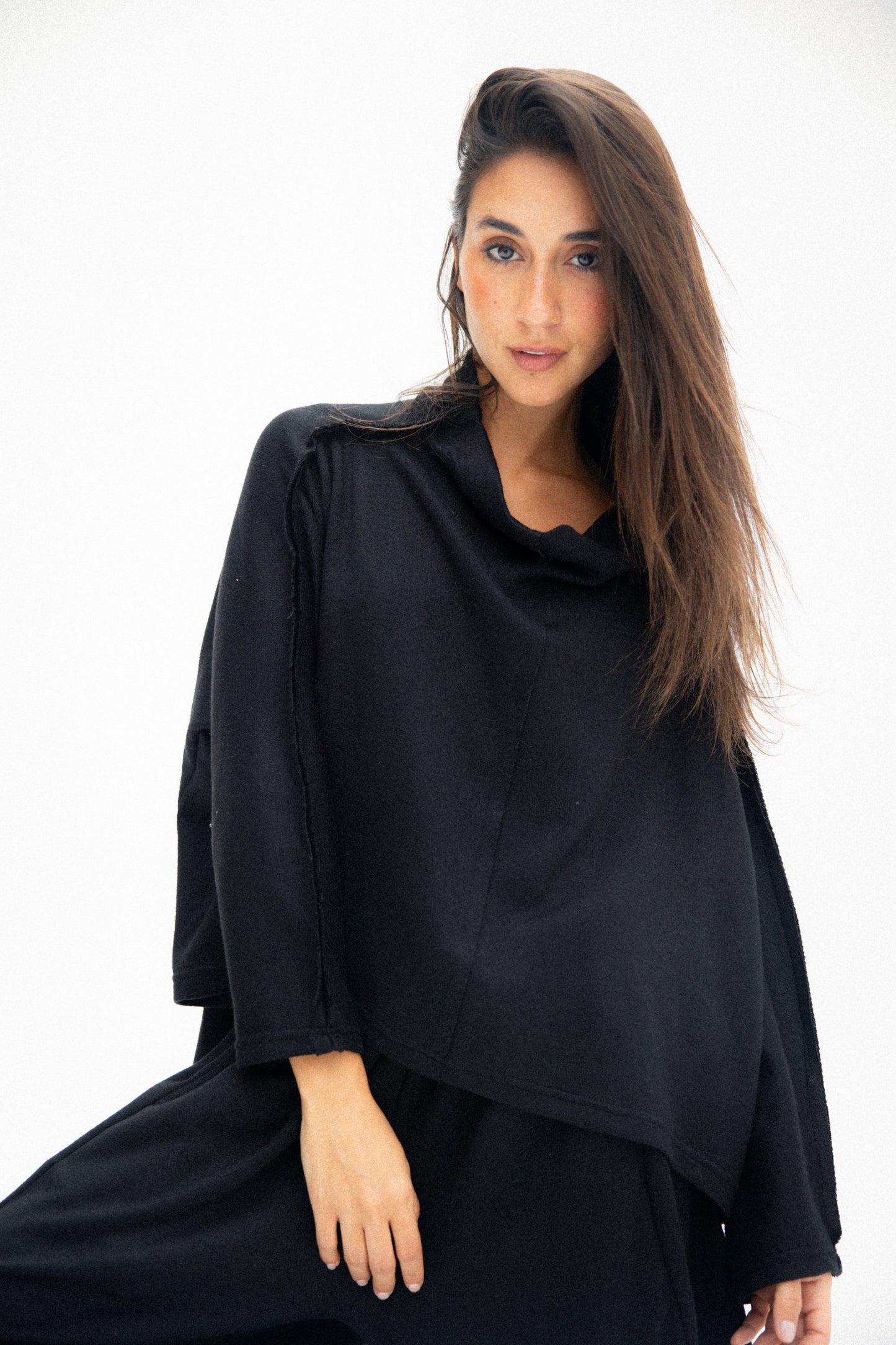 Signature wool set in black