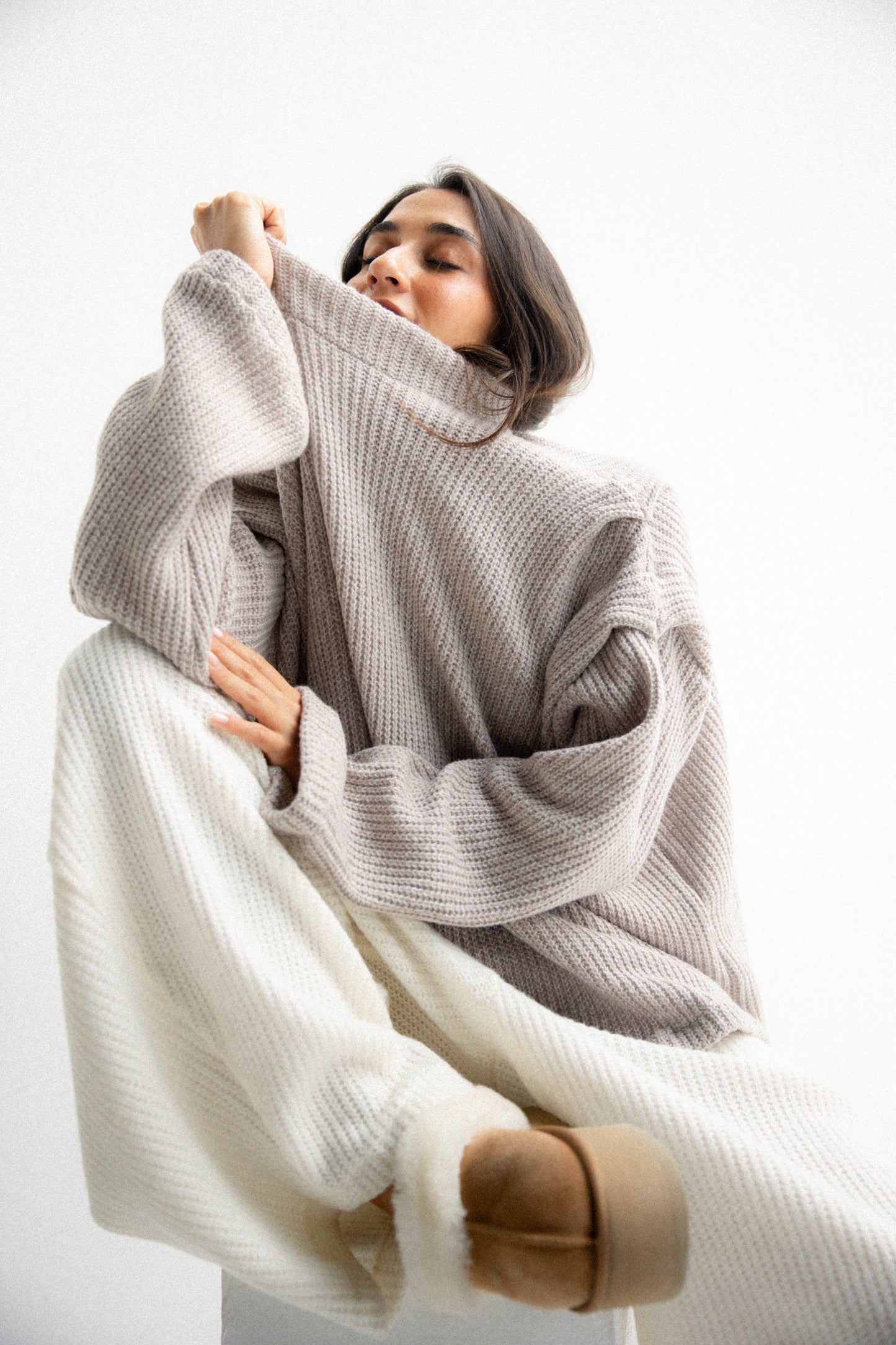 Shoulder pullover in cafe
