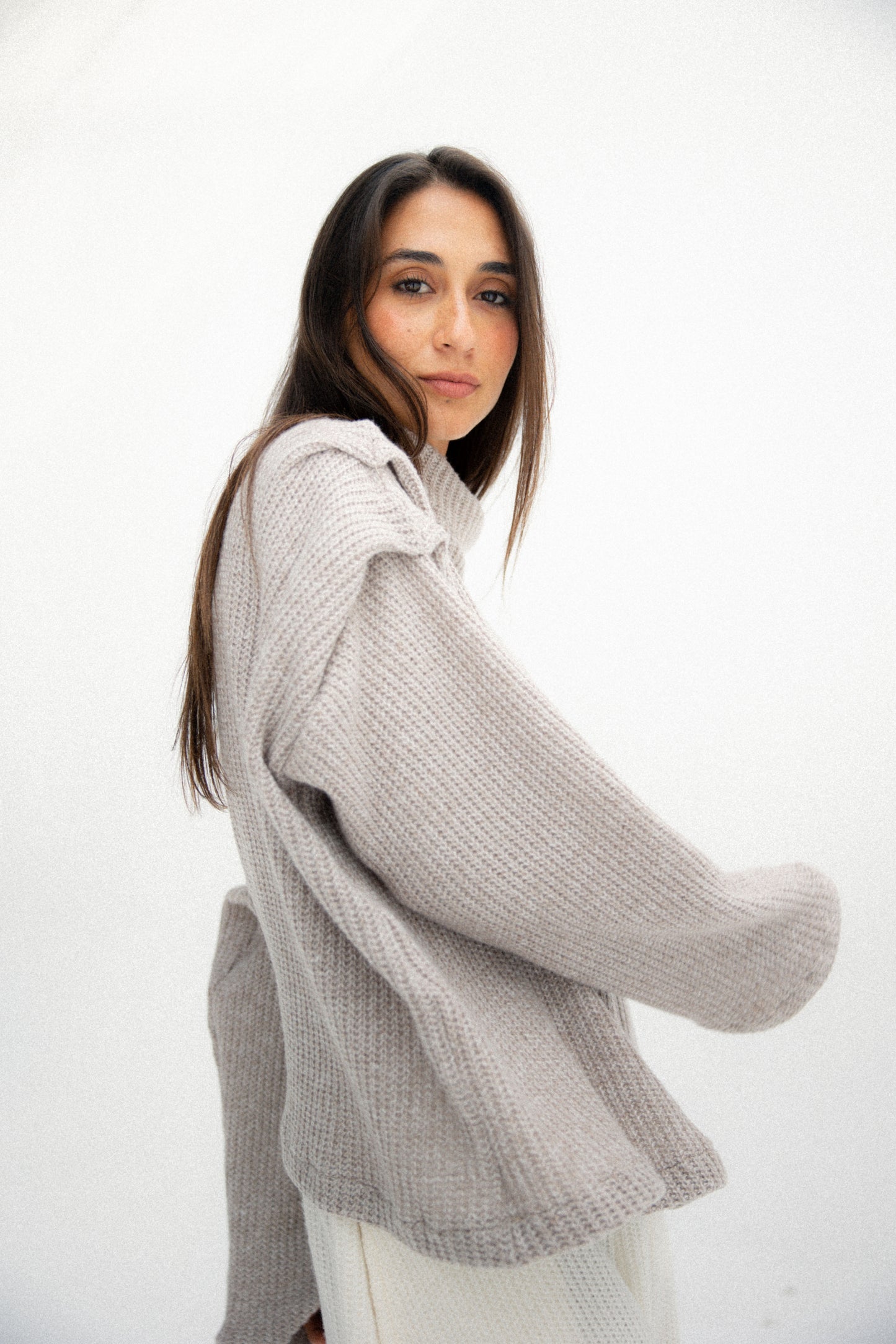 Shoulder pullover in cafe