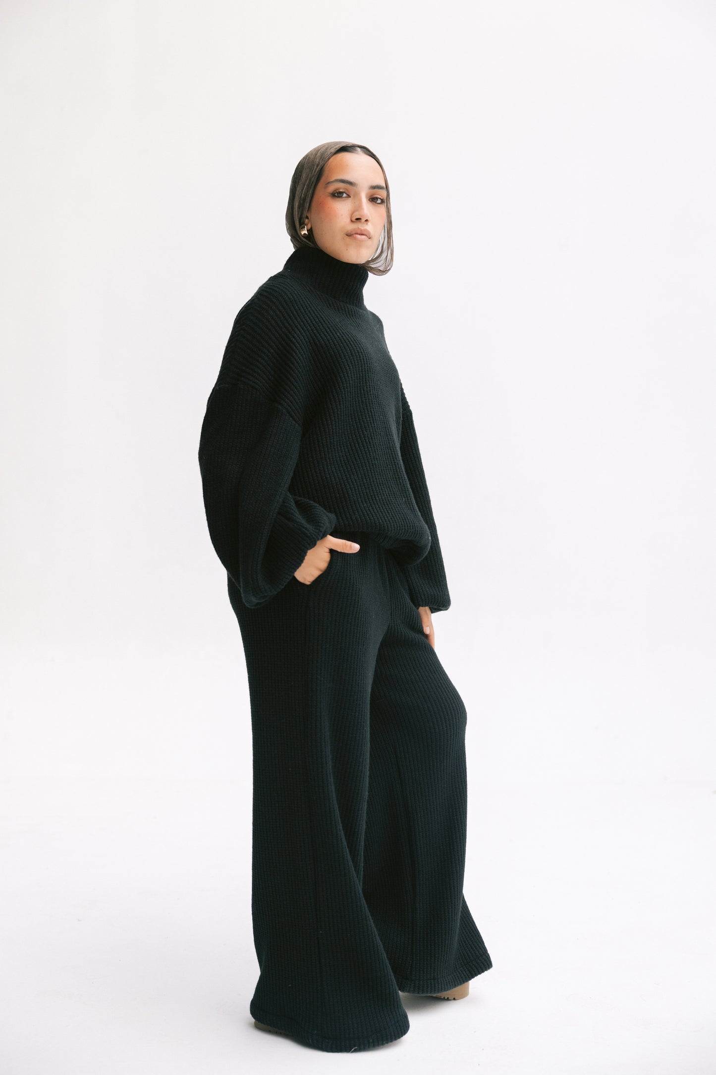 Elastic Knitted Set In Black