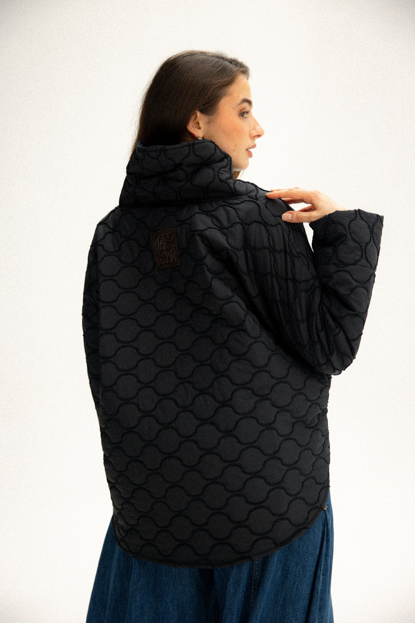 Collar puffer jacket in black