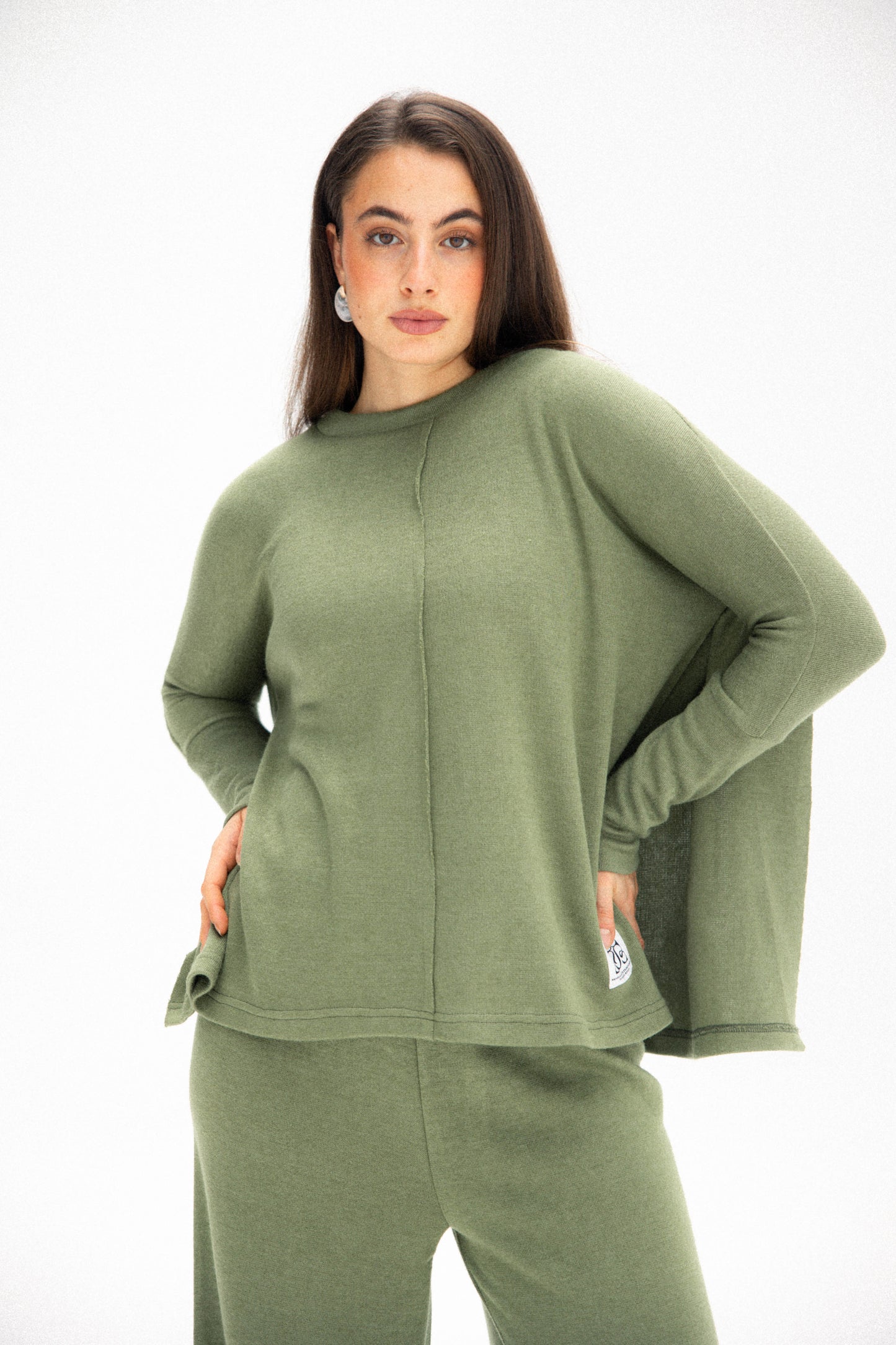 Basic wool set in dark lime green