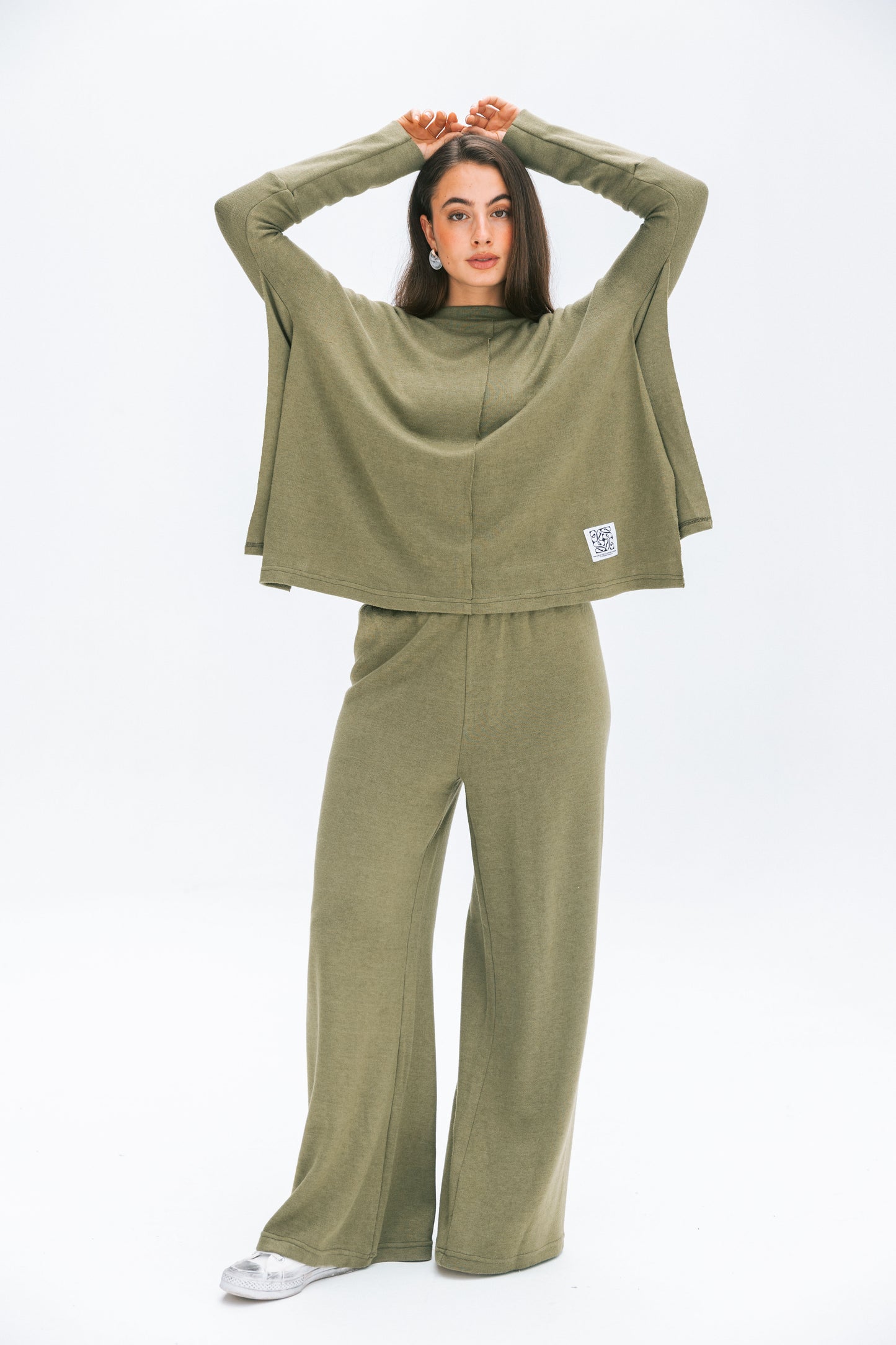 Basic wool set in dark lime green