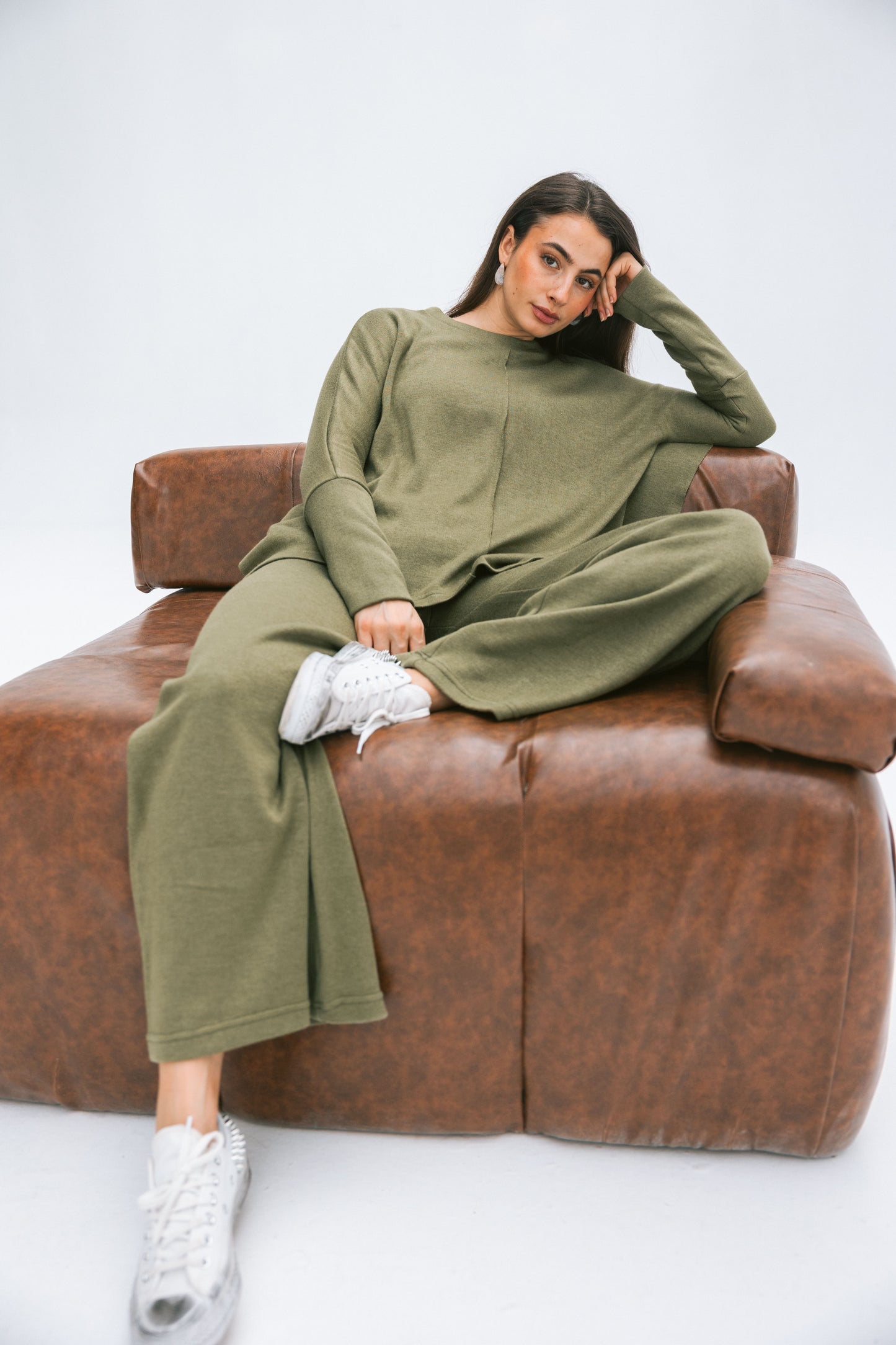 Basic wool set in dark lime green