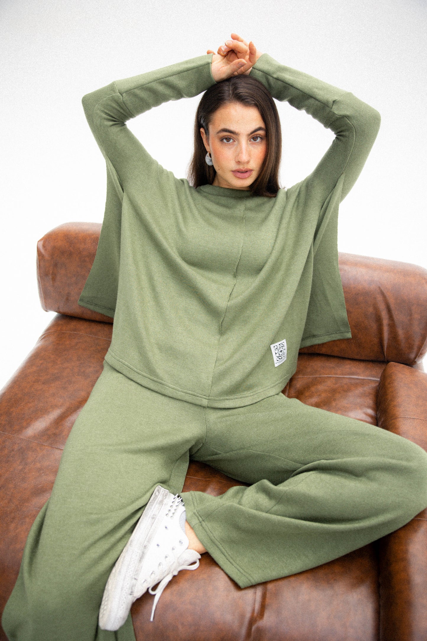 Basic wool set in dark lime green