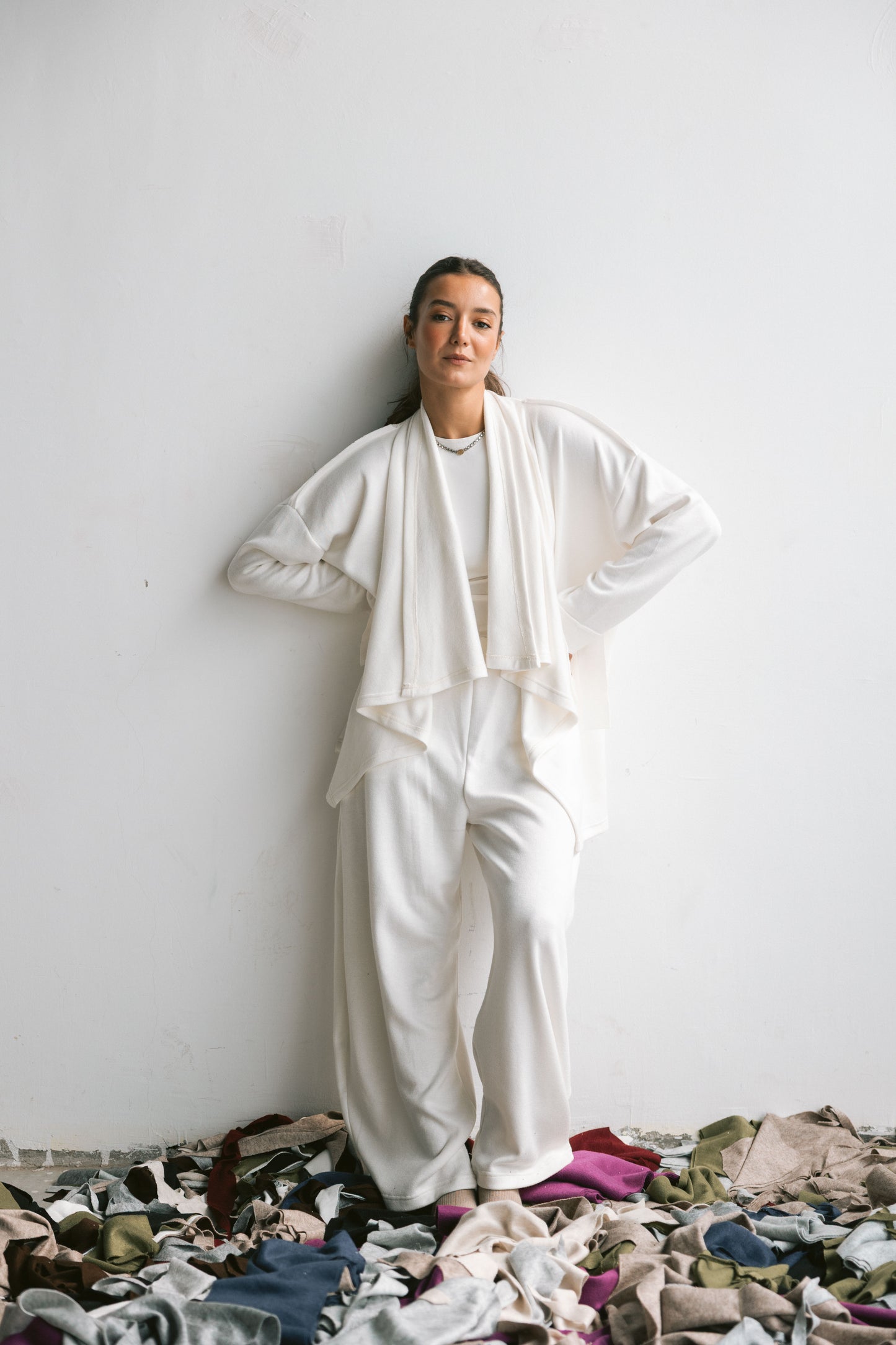 Ruffled set in off-white