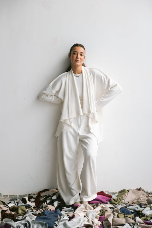 Ruffled set in off-white