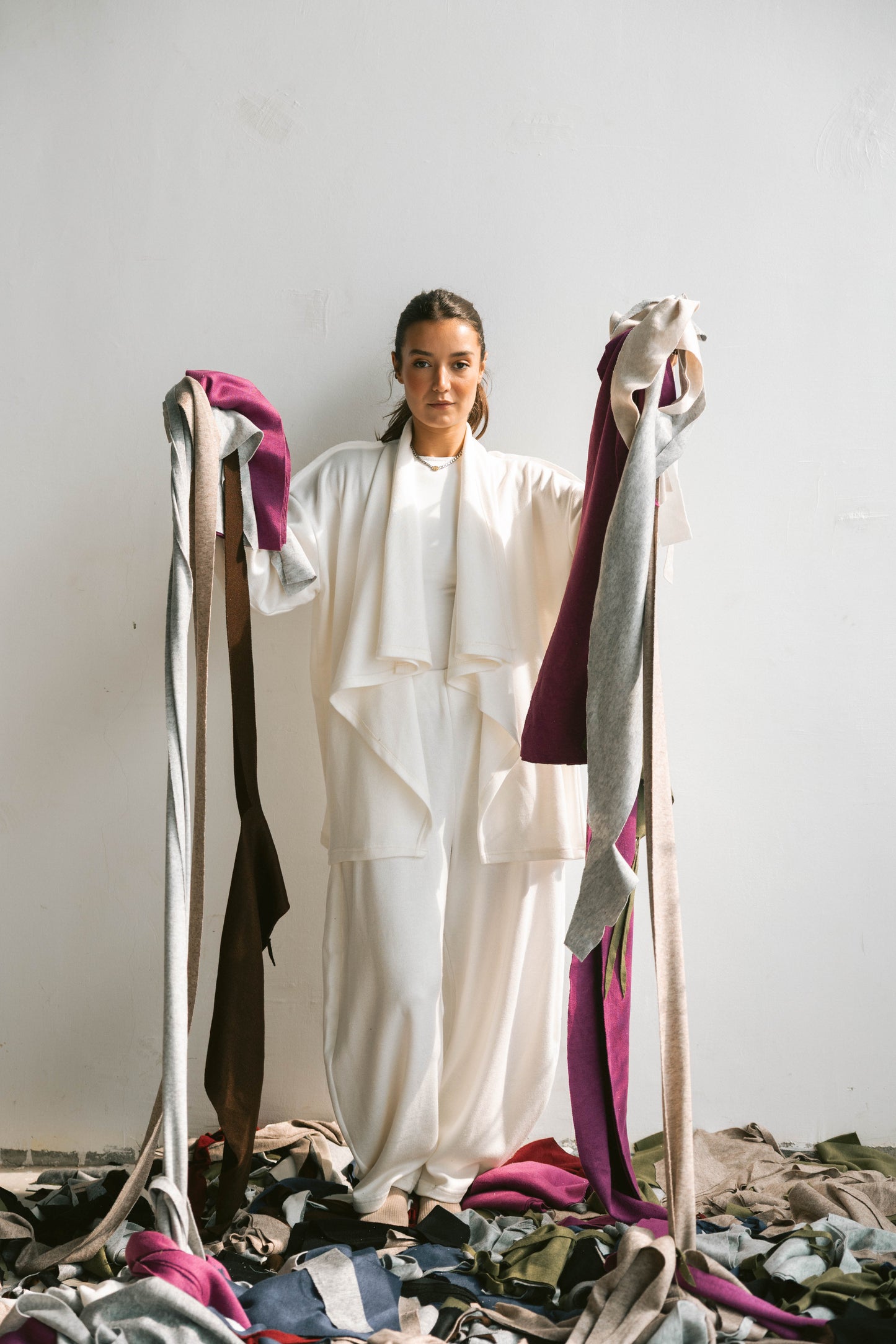 Ruffled set in off-white