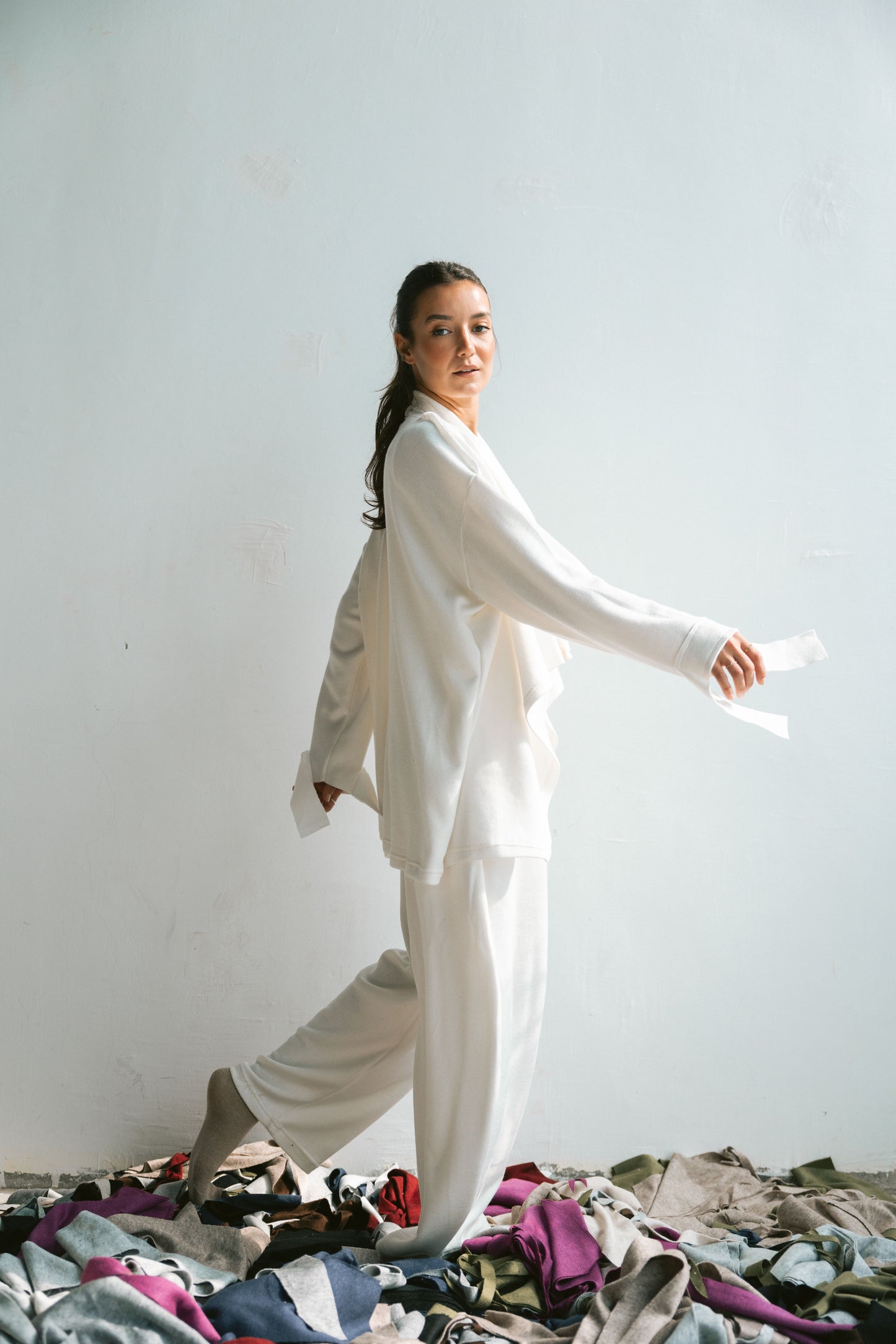 Ruffled set in off-white