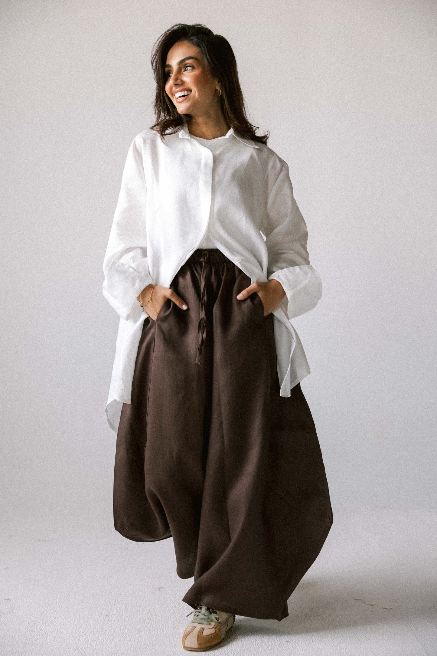 Curved pant in chocolate brown