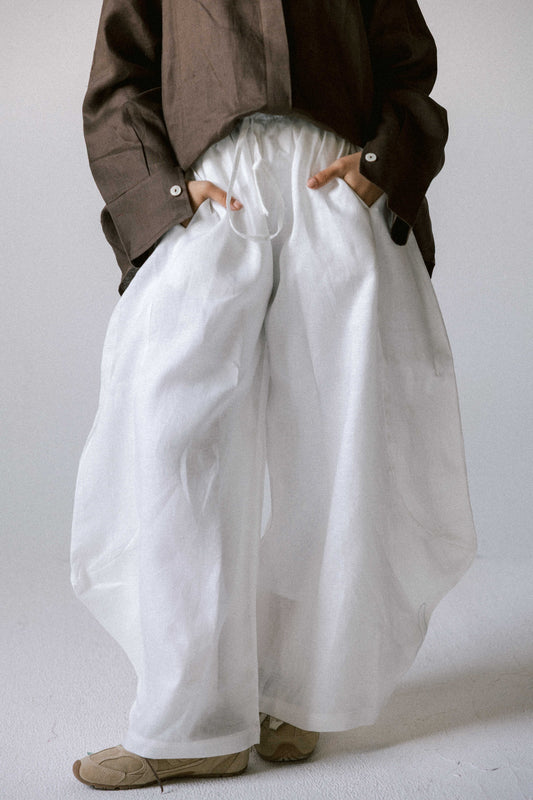 Curved pant in offwhite