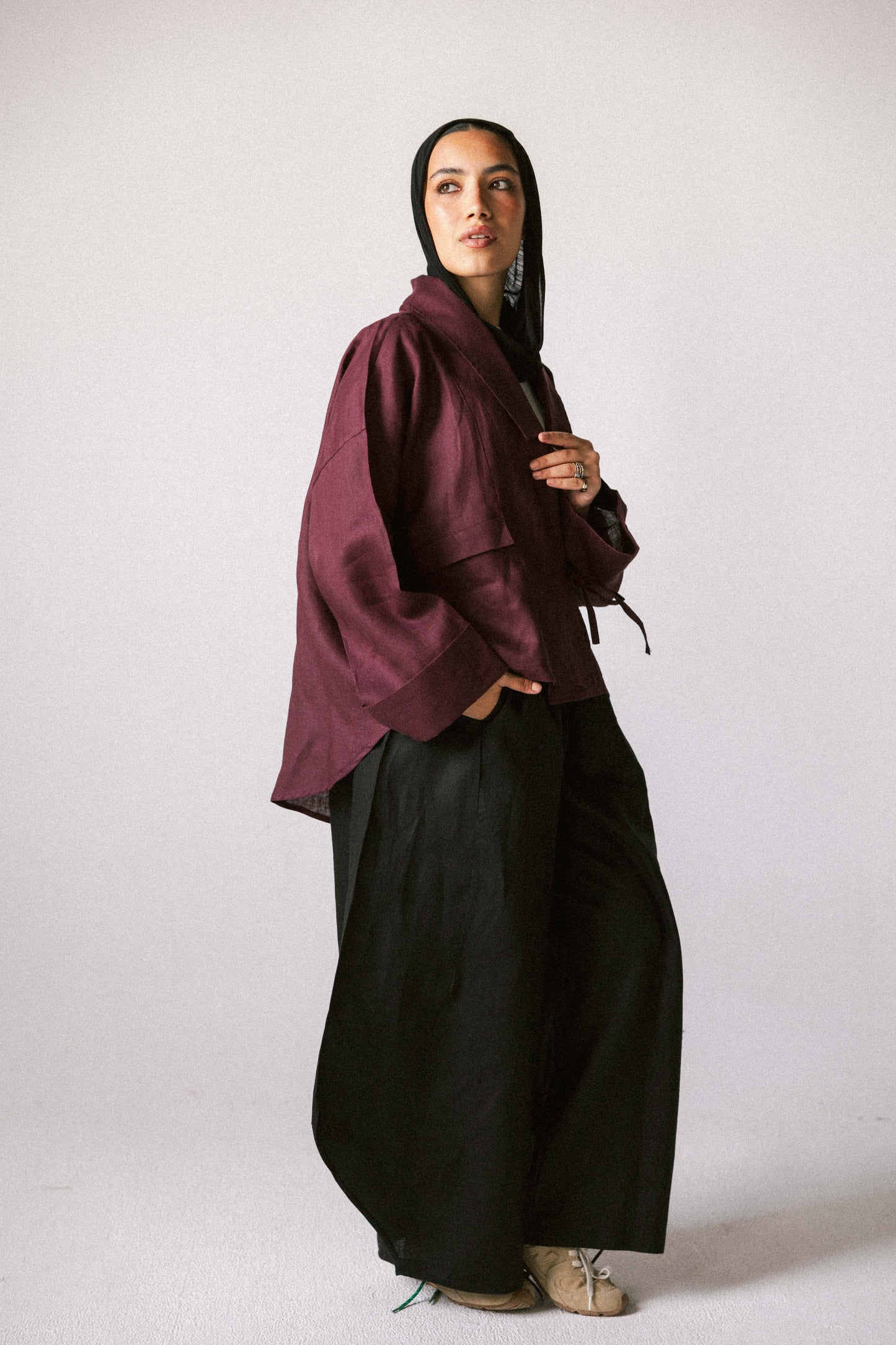 Curved pant in black