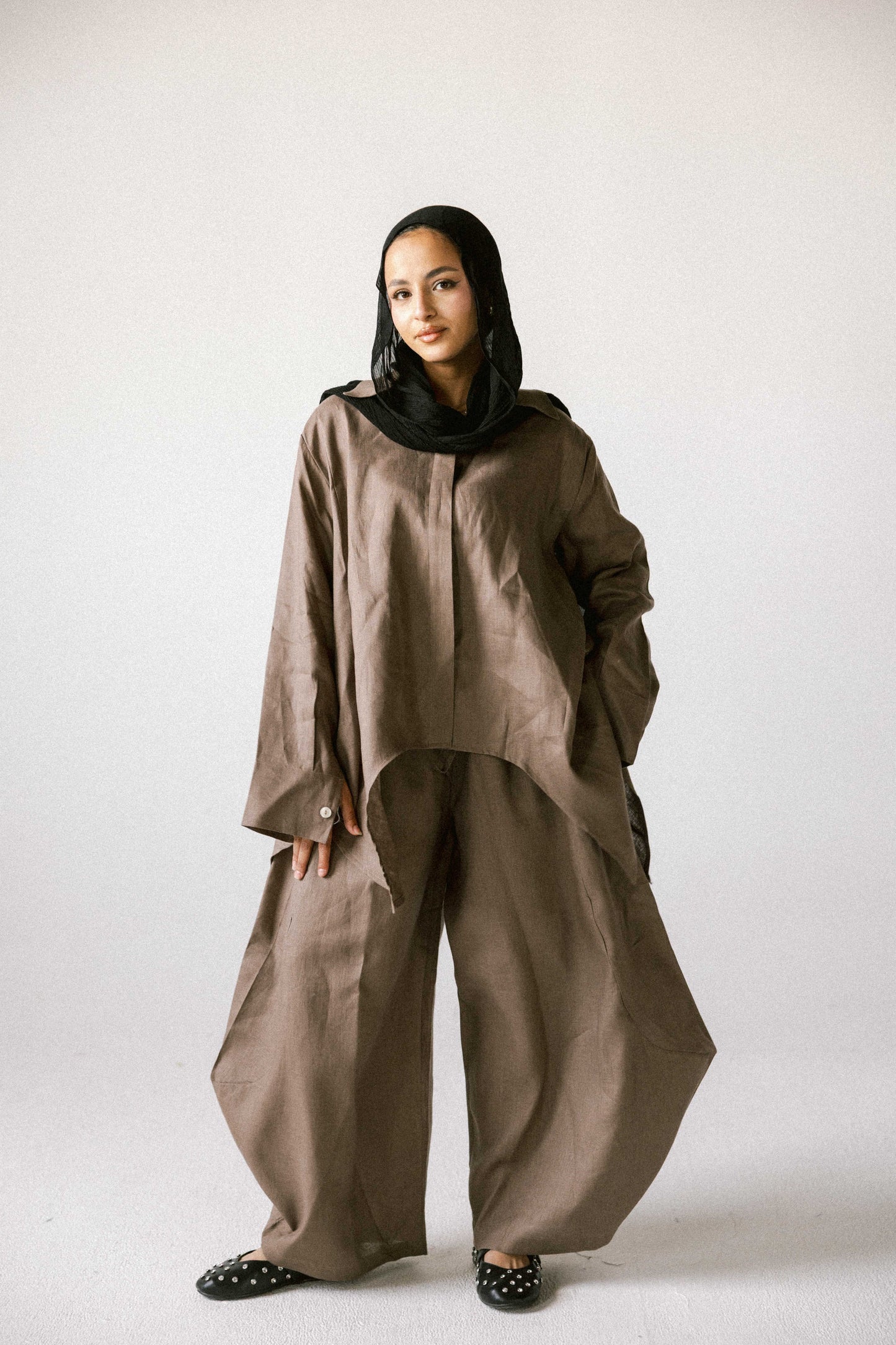 Curved pant in light brown