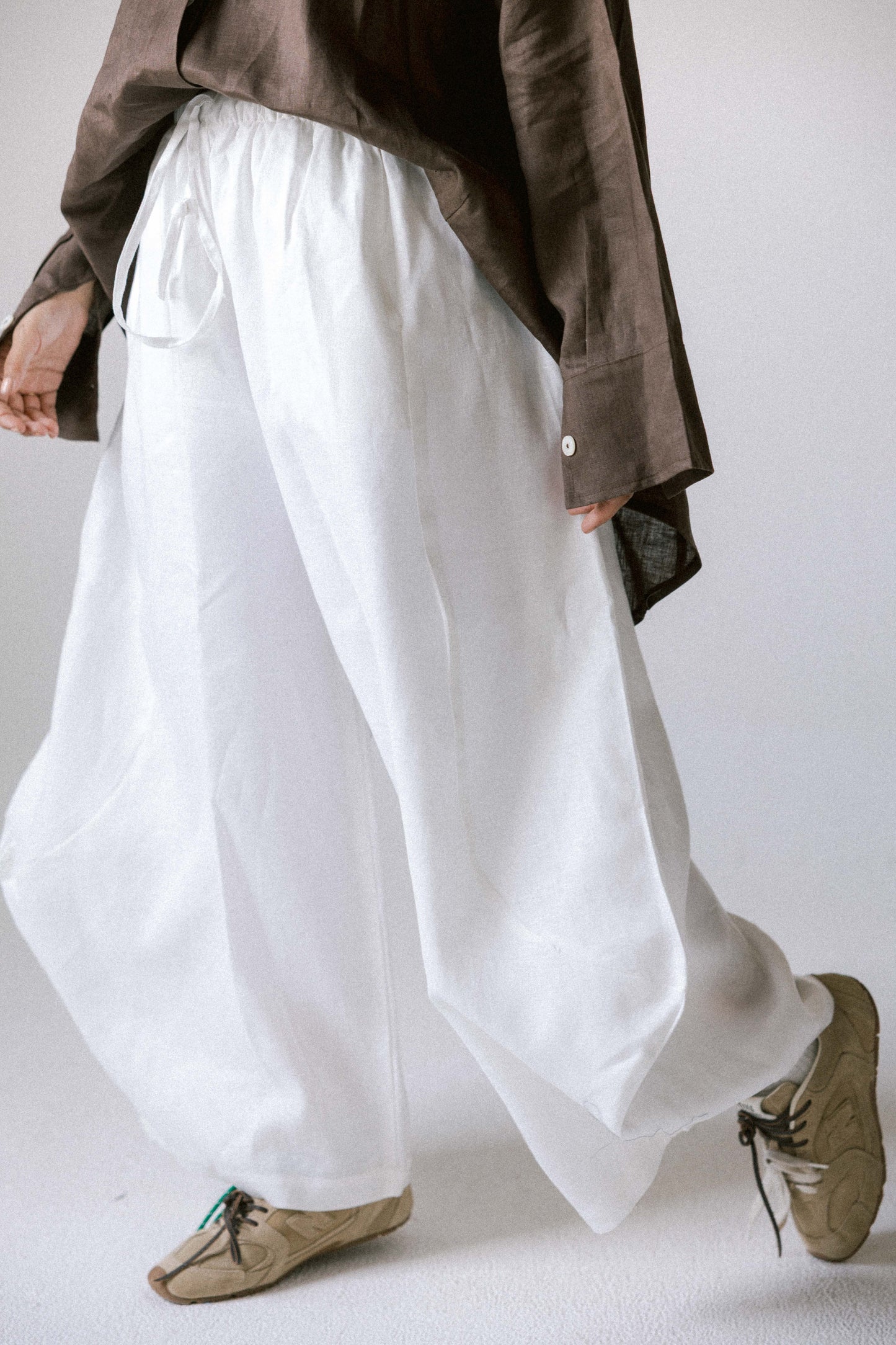 Curved pant in offwhite