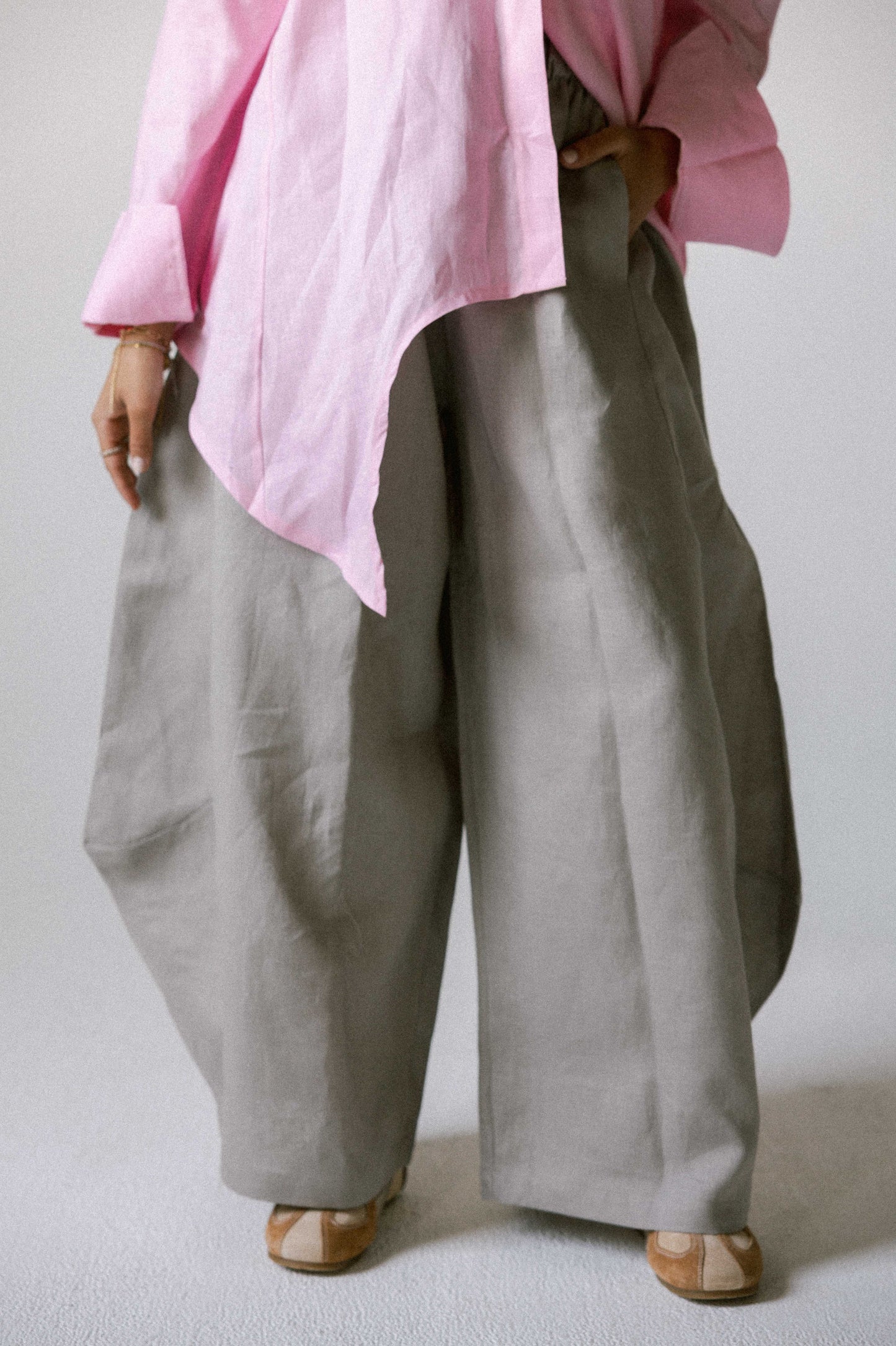 Curved pant in griesh