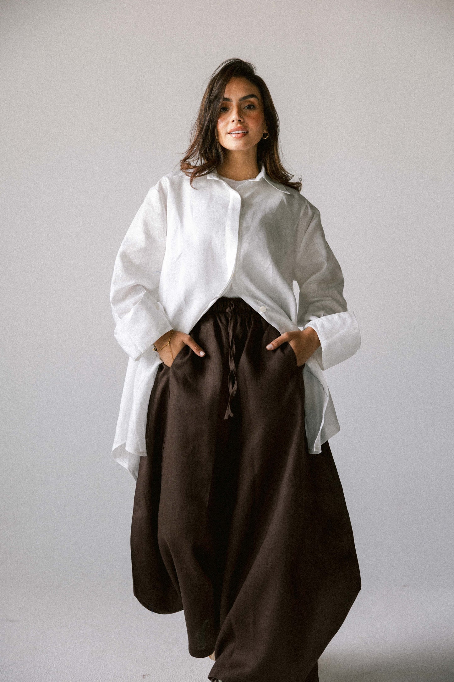 Curved pant in chocolate brown